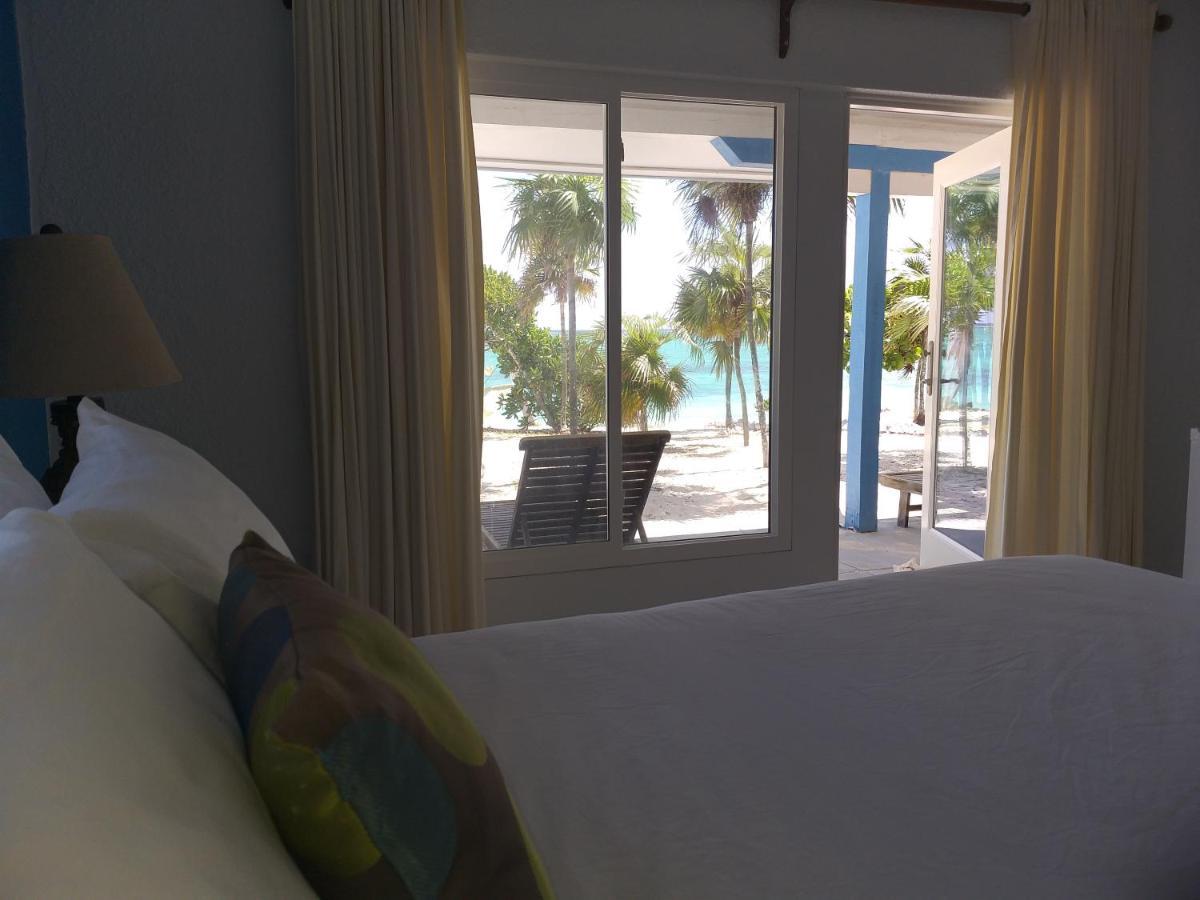 Pelican Beach Hotel Whitby Esterno foto